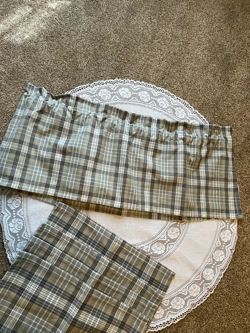 Valance and 4 Placemats